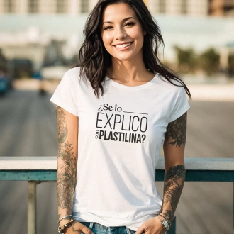 Camiseta colombiana para mujer con frase se lo explico con plastilina