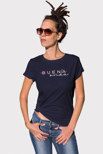 Camiseta colombiana azul para mujer con frase buena onda