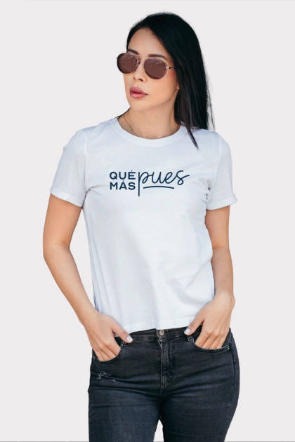 Camiseta colombiana blanca para mujer con frase qué más pues