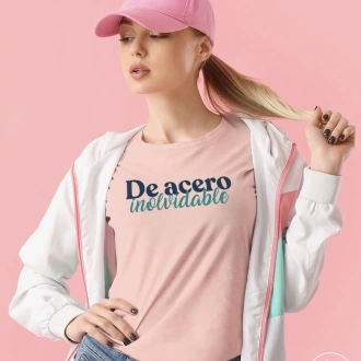 Camiseta colombiana para mujer con frase de acero inolvidable