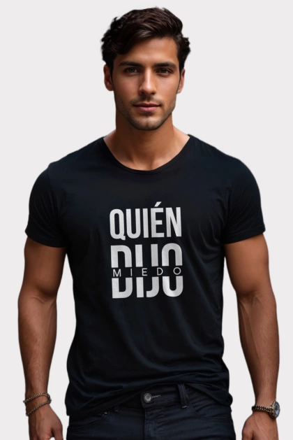 Camiseta colombiana negra para hombre con frase quién dijo miedo