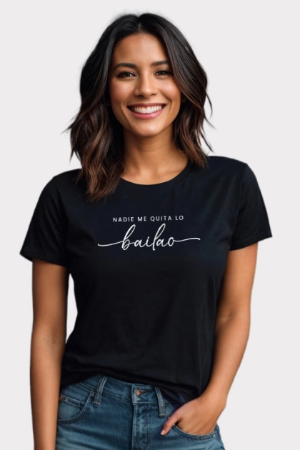 Camiseta colombiana negra para mujer con frase buena onda