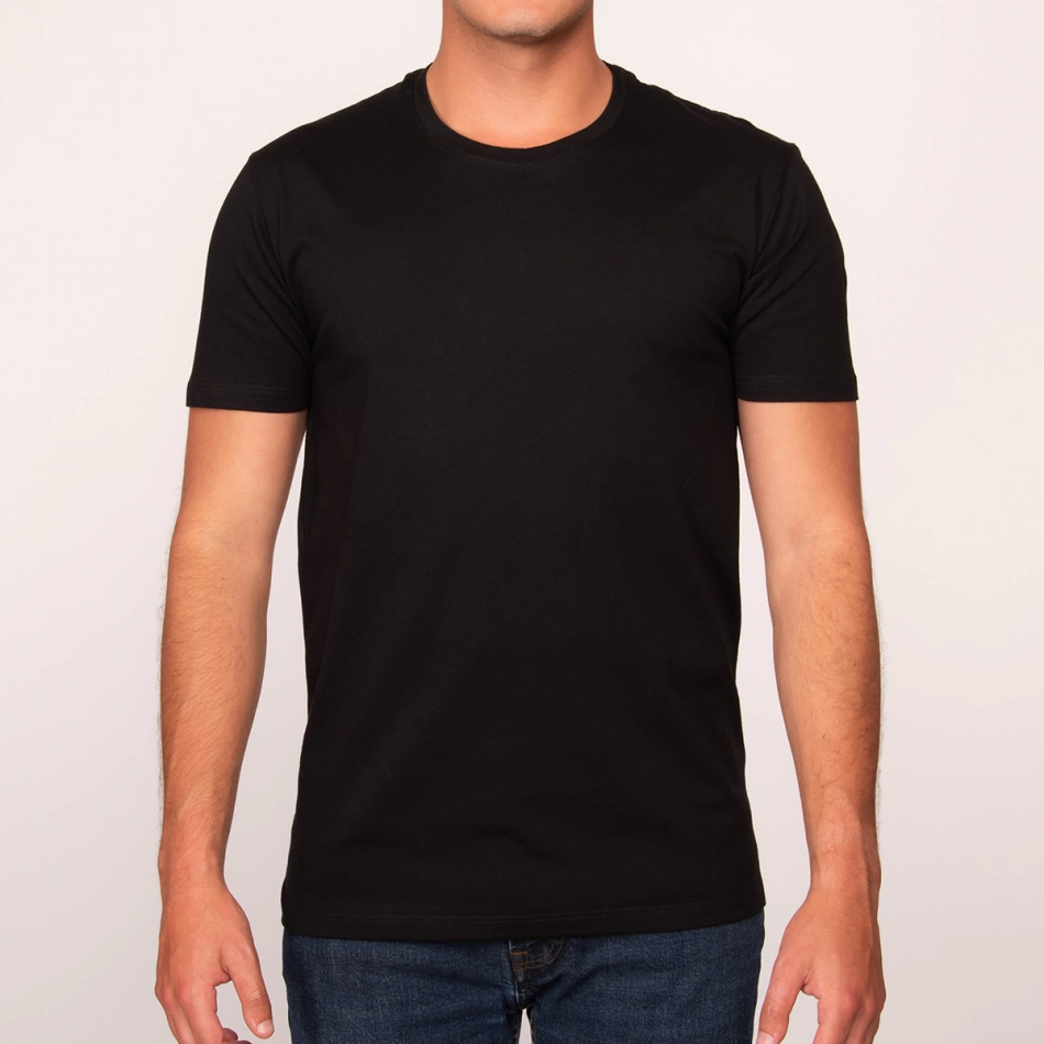 Hombre camiseta negra fotos de stock, imágenes de Hombre camiseta negra sin  royalties
