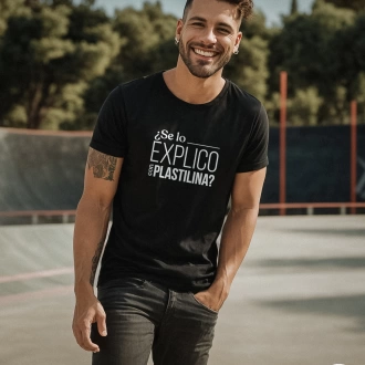 Camiseta negra para hombre con frase se lo explico con plastilina