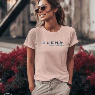 Camiseta rosada para mujer con frase colombiana buena onda